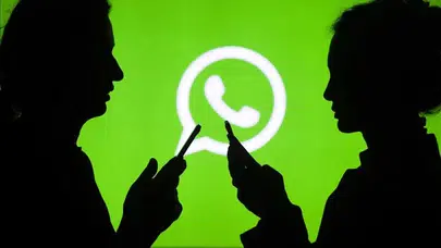 WhatsApp'ta Yeni Dönem: Canlı Fotoğraf, Belge Tarama ve Özel Sohbet Temaları