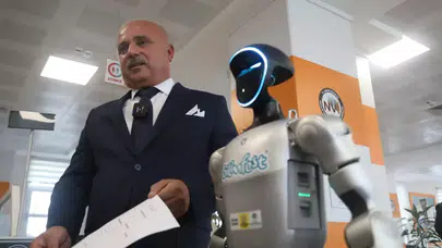Samsun'da İnsansı Robota Temsili Kimlik Belgesi Verildi