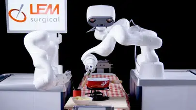 Dünyanın İlk İnsansı Cerrah Robotu Tanıtıldı: Ameliyatlara Hazır
