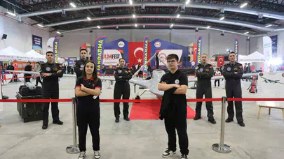 Elazığ'da teknoloji rüzgarı: Bayraktar TB2'yi karşısında gören öğrencinin mutluluğu kamerada