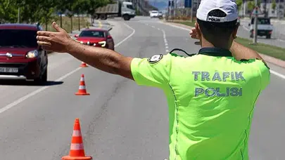Yeni trafik cezaları yürürlüğe girdi: Cezalar rekor seviyeye ulaştı ve ehliyet iptali kolaylaştı mı?