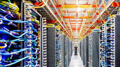 Amazon'un Dubai Veri Merkezinde Yangın Çıktı, İran İle İlişkisi Ne Olacak?