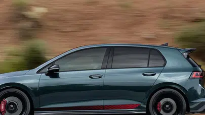 Yeni Volkswagen Golf EV'nin İlk Görüntüsü Paylaşıldı: Elektrikli Dönüşüm Neler Getirecek?