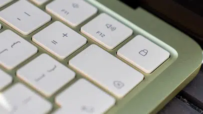 MacBook Neo çılgınlığı! Apple talebe yetişemiyor, üretim hedefi iki katına çıktı