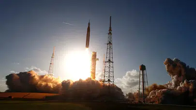 Ay yolculuğunda yeni devir: NASA 54 yıl sonra insanlı Artemis II görevini başlattı