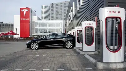 Elektrikli araç sahiplerine kötü haber: Tesla şarj istasyonlarında zamlı dönem başladı