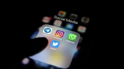 İngiltere'den gençleri ekran başından kaldırma operasyonu: Sosyal medyaya 'gece vardiyası' engeli geliyor