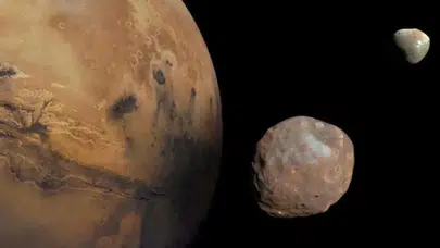 Deimos'un güney kutbundaki dev çukur tek çarpışmanın izi
