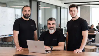 Dijital vitrin artık yapay zeka: Markaların yeni savaş alanı 'cevaplar' oldu