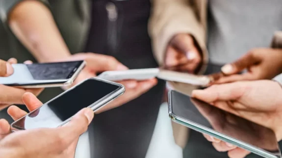 Akıllı telefon kullanmak bizi akıllı mı yapıyor? Bilim insanları açıkladı