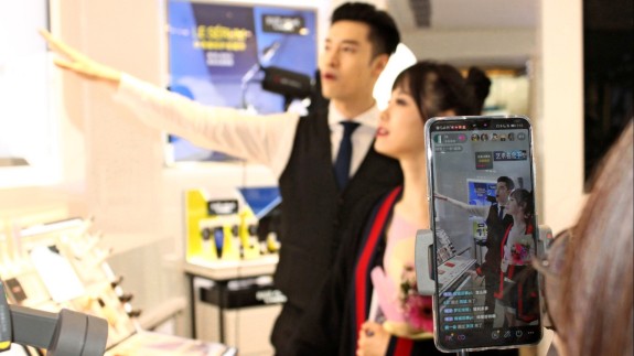 TikTok,  diğer sosyal medya şirketlerini yerinden edecek: Mezatlardan vazgeçmedi