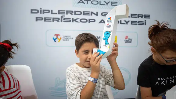 Gölcük'te TEKNOFEST Mavi Vatan'da çocuklar bilim atölyelerinde buluştu