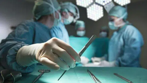 Ameliyathanelerde insansı robot devrimi: Cerrahi operasyonlarda taşınabilir çözüm dönemi
