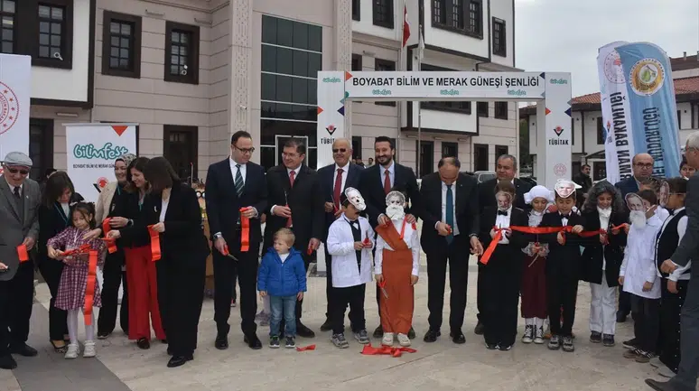 Sinop'ta bilim rüzgarı: Boyabat meydanı laboratuvara dönüştü
