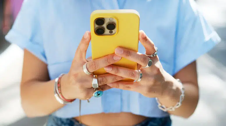 Akıllı telefonlar sizi gerçekten dinliyor mu? İşte reklamların gizemli dünyası