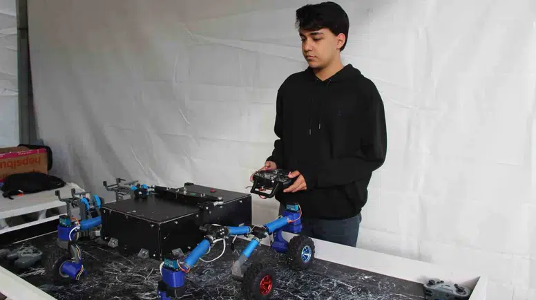 Depremin izlerini teknolojiyle siliyor: Lise öğrencisinden hayat kurtaracak robot