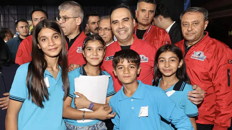 TEKNOFEST Güneydoğu'da teknoloji rüzgarı: Bakan Kacır stantları inceledi
