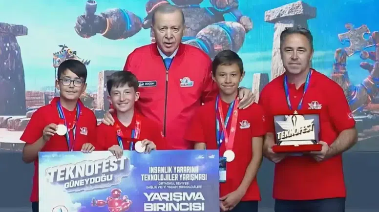 TEKNOFEST şampiyonu Çorumlu gençlerin gurur günü: Ödülü Erdoğan verdi
