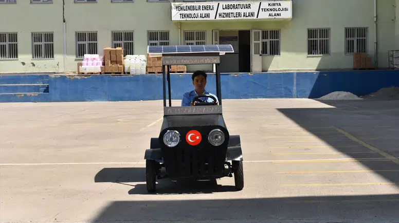 Siverekli genç mucitlerin güneşli başarısı: Okul atölyesinde ürettikleri araç yollara çıkmaya hazır