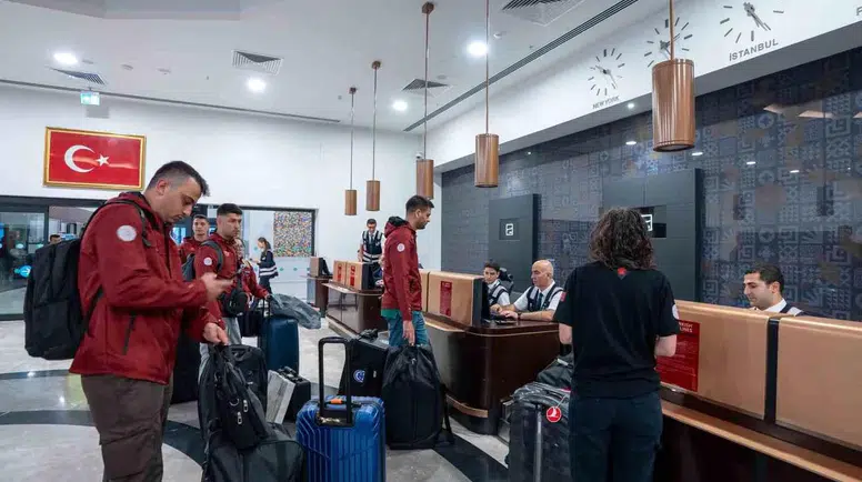 Kuzeyin gizemli sularına Türk imzası: Bilim heyeti Arktik'e ulaştı