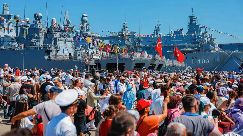 Gölcük semalarında nefes kesen TEKNOFEST gösterisi