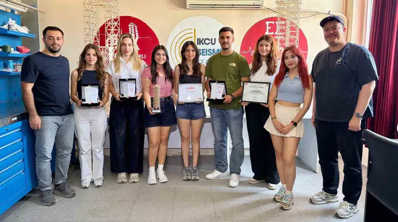İzmirli öğrenciler deprem tasarımında dünya birincisi