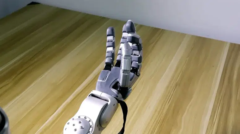 Robot teknolojisinde devrim: İnsan elini aratmayan Dex5-S görücüye çıktı