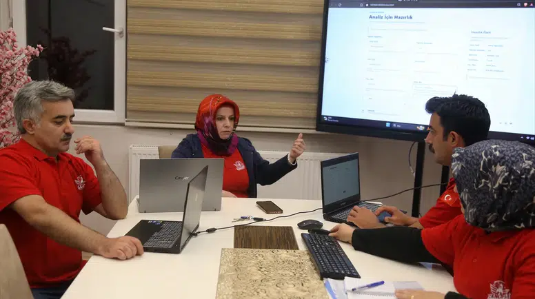 Erzurumlu öğretmen ailesinden eğitimde yapay zeka devrimi: MAHİR ile tanışın