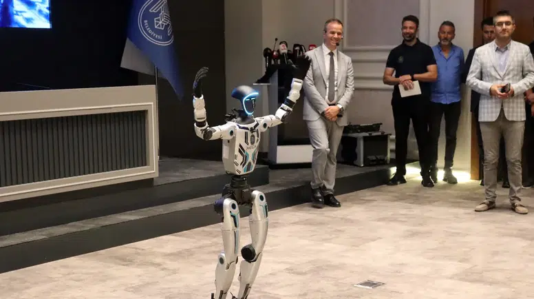 Kayseri'nin yeni mesai arkadaşı: İnsansı robot MEGA göreve başladı
