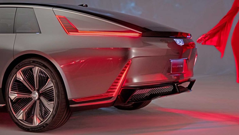Cadillac'ın Orta Çağ'dan ilham alan elektrikli aracı Celestiq