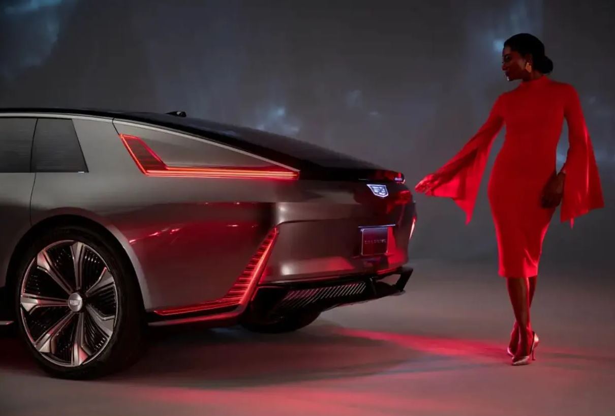 Cadillac'ın Orta Çağ'dan ilham alan elektrikli aracı Celestiq 1