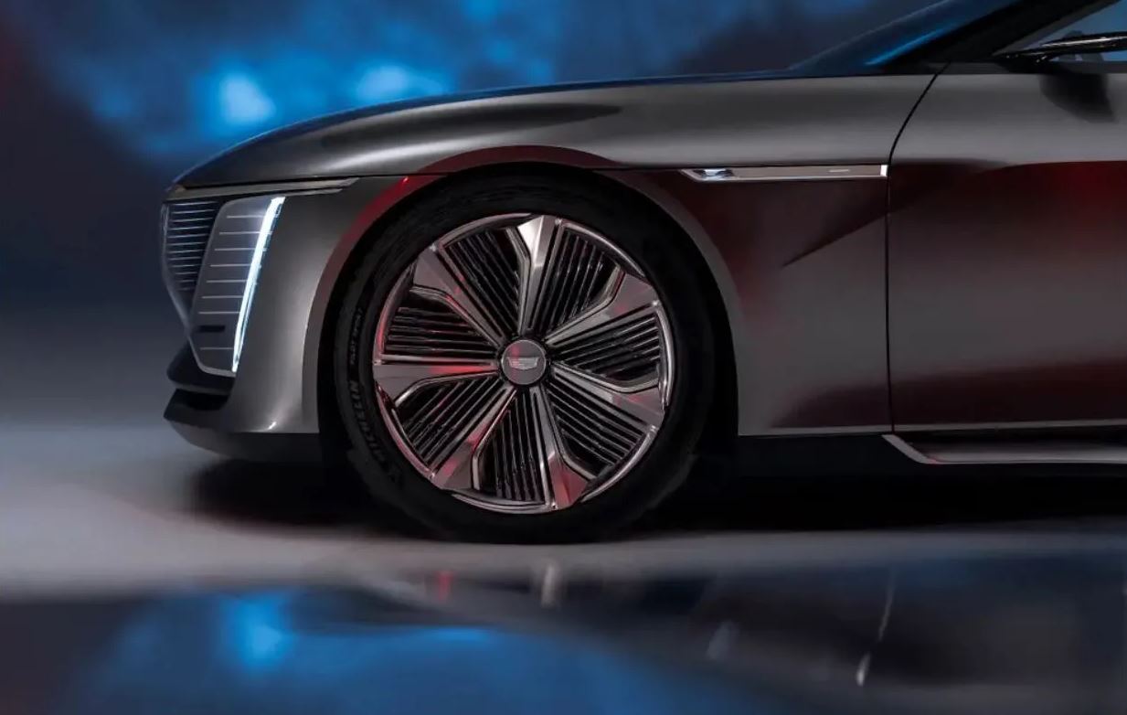 Cadillac'ın Orta Çağ'dan ilham alan elektrikli aracı Celestiq 16