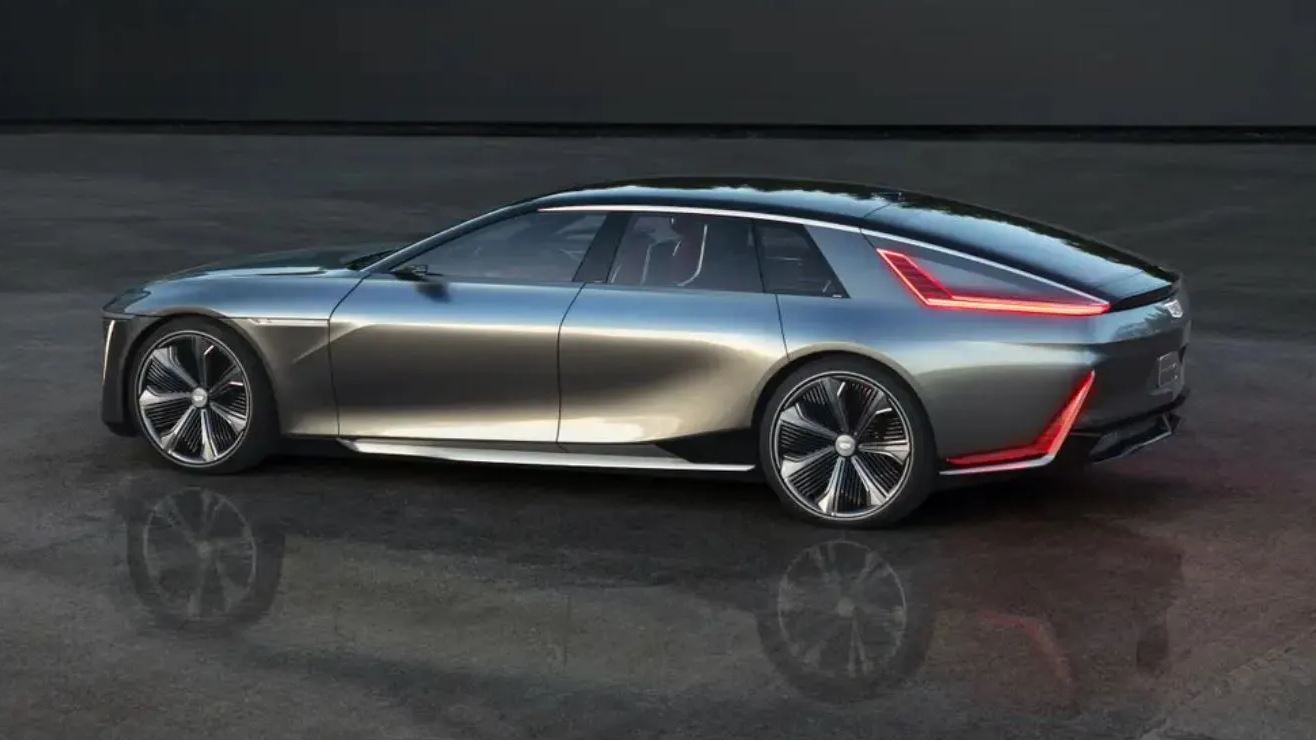 Cadillac'ın Orta Çağ'dan ilham alan elektrikli aracı Celestiq 2
