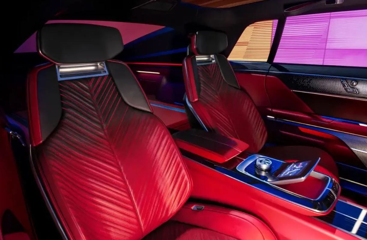 Cadillac'ın Orta Çağ'dan ilham alan elektrikli aracı Celestiq 7