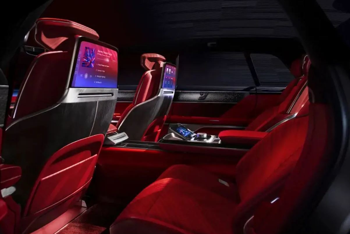 Cadillac'ın Orta Çağ'dan ilham alan elektrikli aracı Celestiq 6