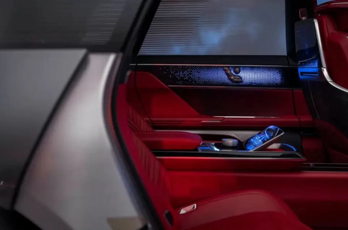 Cadillac'ın Orta Çağ'dan ilham alan elektrikli aracı Celestiq 8