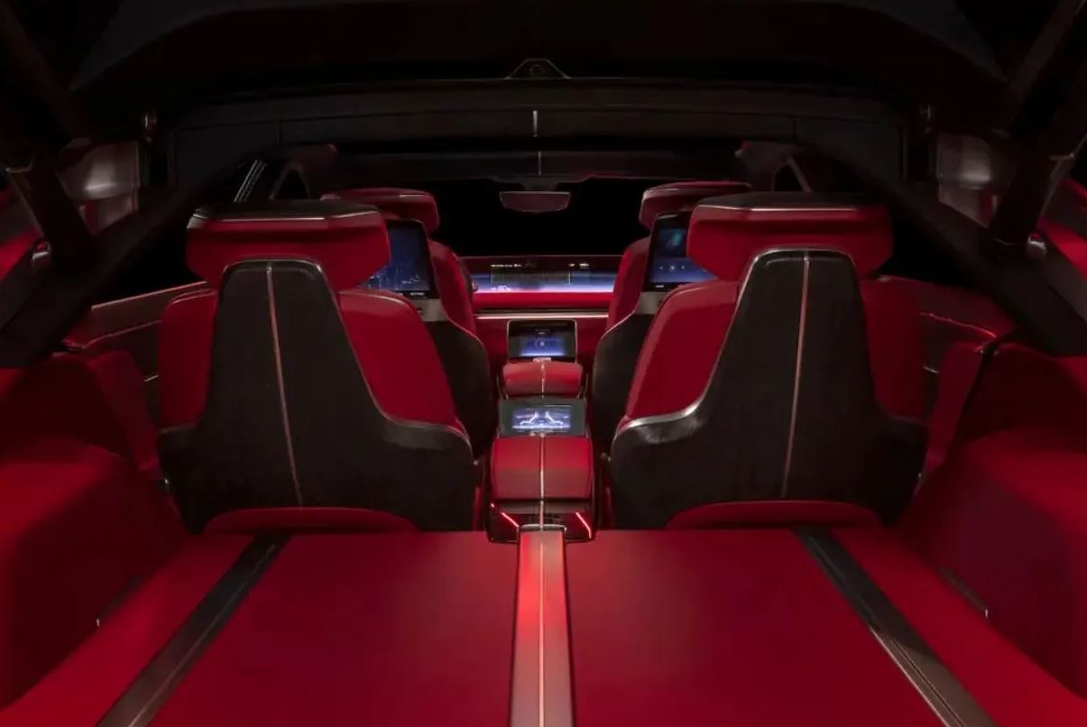 Cadillac'ın Orta Çağ'dan ilham alan elektrikli aracı Celestiq 12