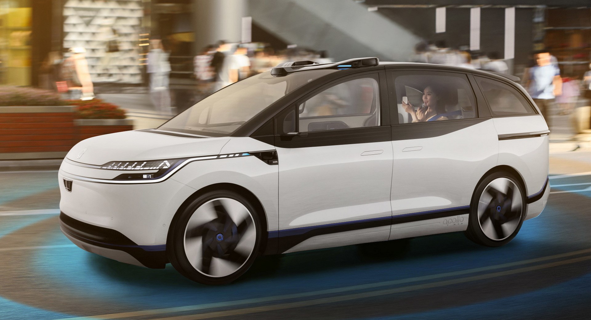 cinli-baidu-yeni-nesil-otonom-araci-apollo-rt6-yi-tanitti150916_0