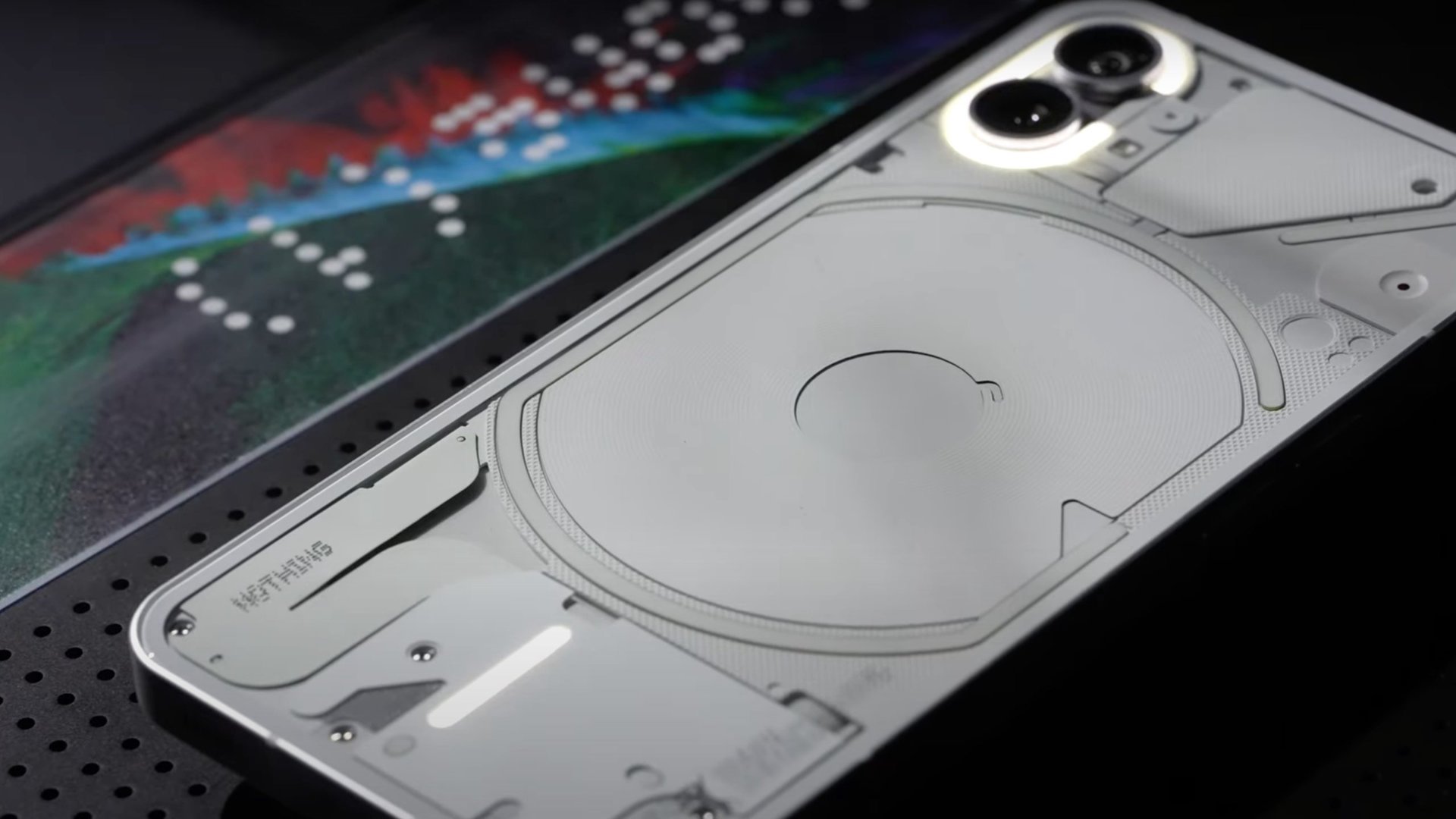 Nothing-Phone-1-glowing-live-image-scaled