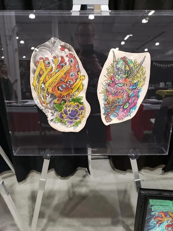 ölen kişilerin dövmelerini çerçevettirdiler (5)