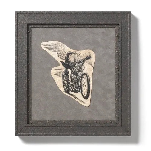 ölen kişilerin dövmelerini çerçevettirdiler (6)