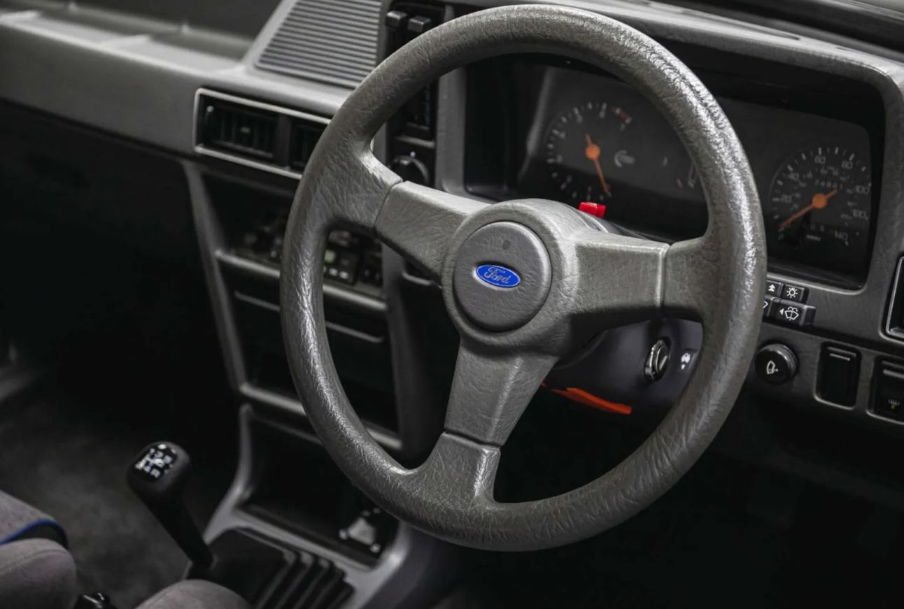 Prenses Diana'nın Ford Escort RS Turbo aracı satılıyor 4
