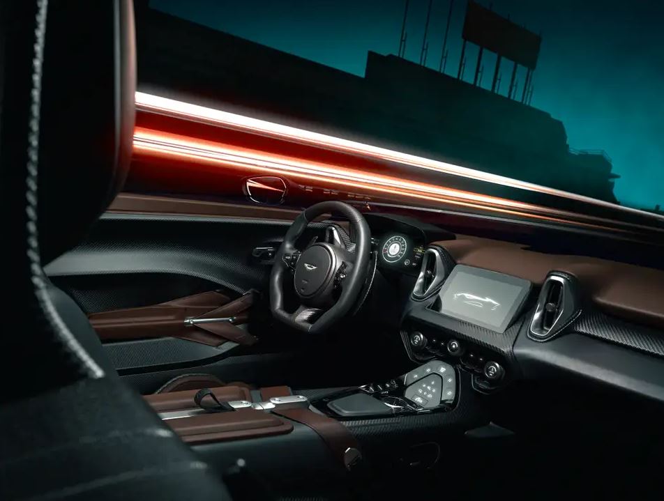 Tavanı ve ön camı olmayan Aston Martin DBR22 geçmişe bir saygı duruşu! 4