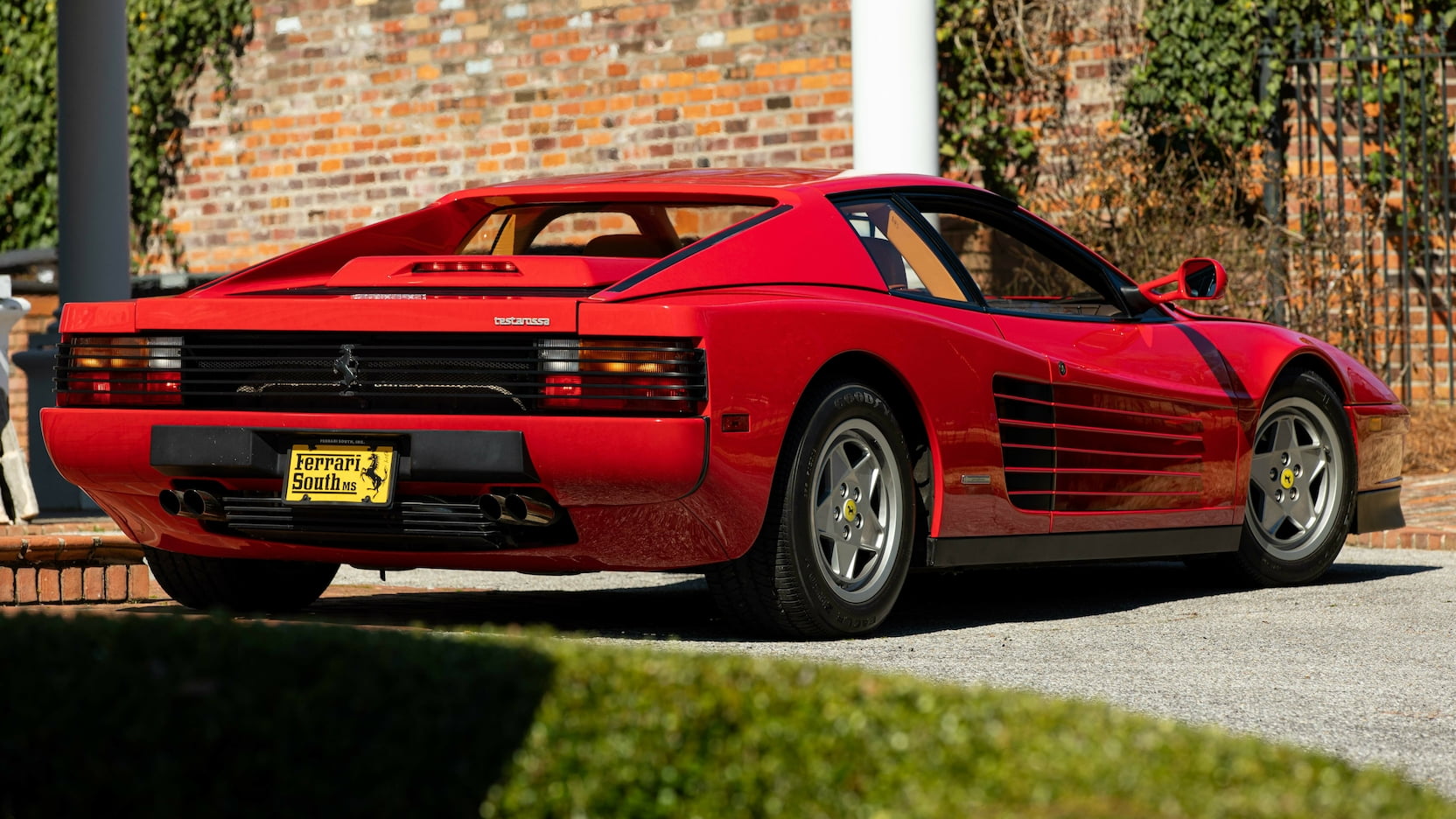 Bakmaya doyamayacağınız 80'lerin en iyi arabaları 10