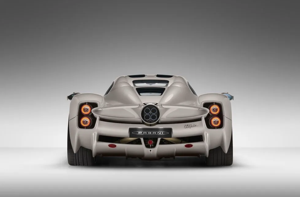 99 adet üretilecek akıl almaz fiyatıyla Pagani Utopia tanıtıldı: Çıkmadan tükendi 6