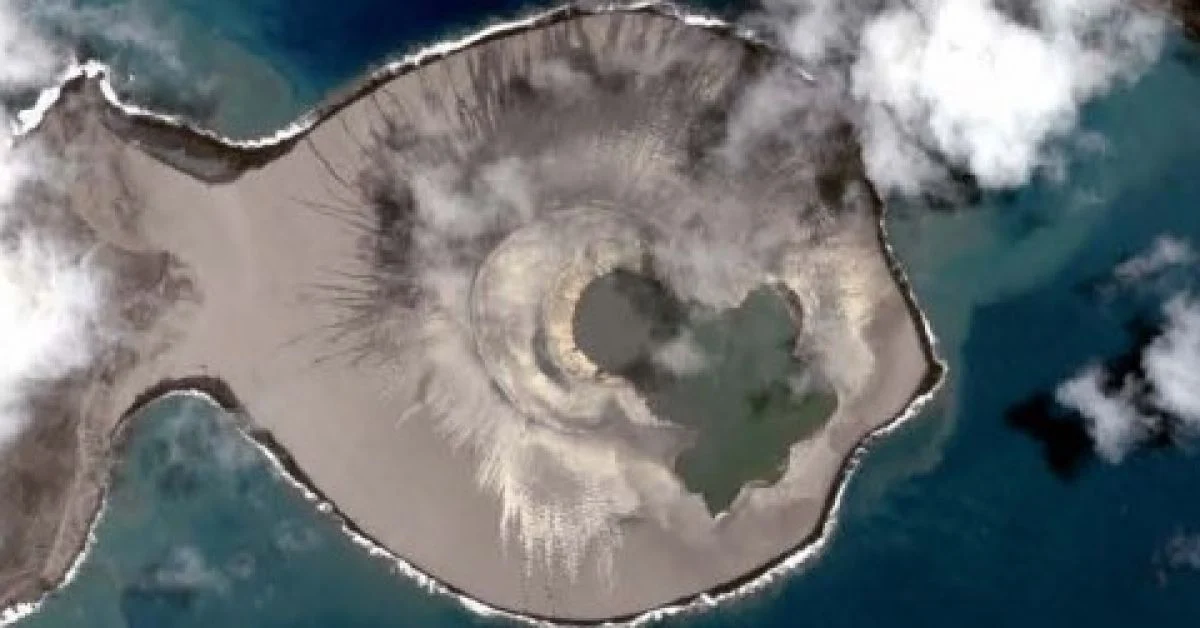 Sen nereden çıktın? Pasifik Okyanusu'nda yepyeni bir ada doğuyor 1