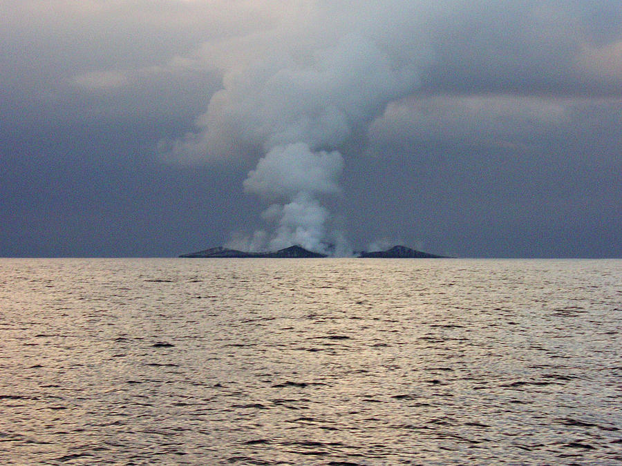 Sen nereden çıktın? Pasifik Okyanusu'nda yepyeni bir ada doğuyor 2