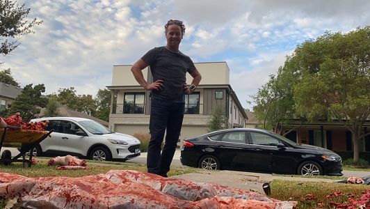 Cadılar Bayramı dekorunu abartınca komşuları polisi aradı: Gerçek sandılar 7