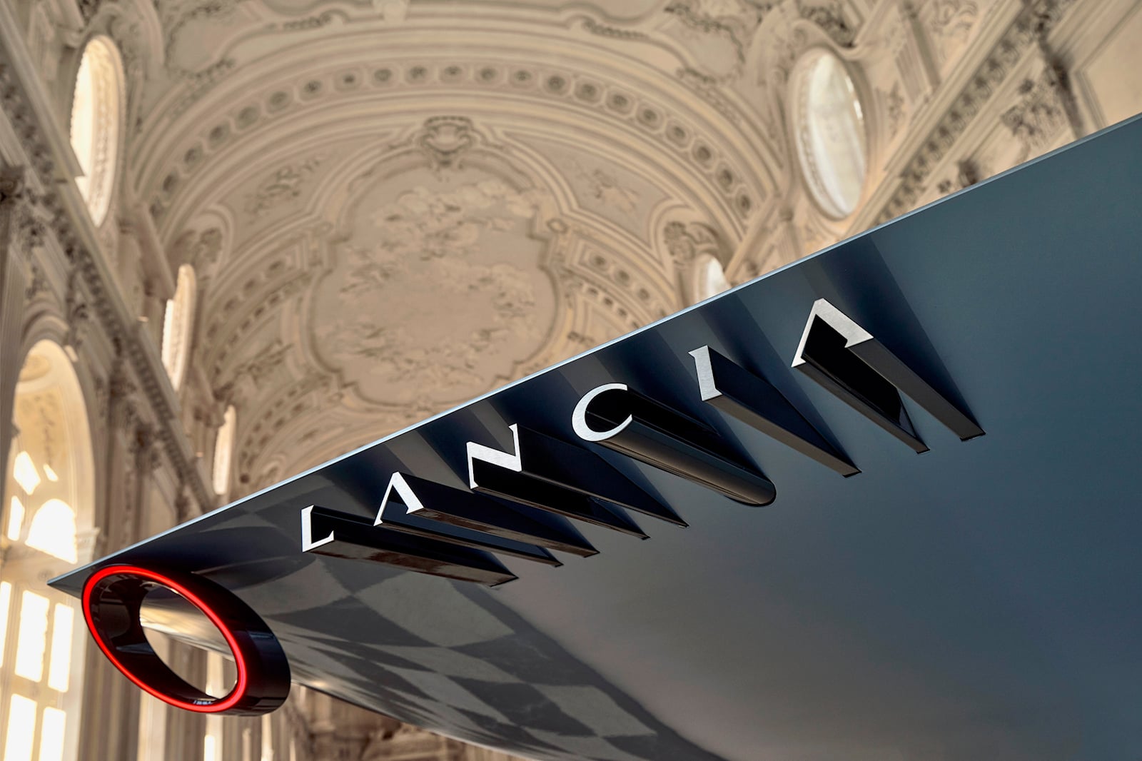 Lancia'nın otomobile benzemeyen yeni konsept otomobili tanıtıldı 8