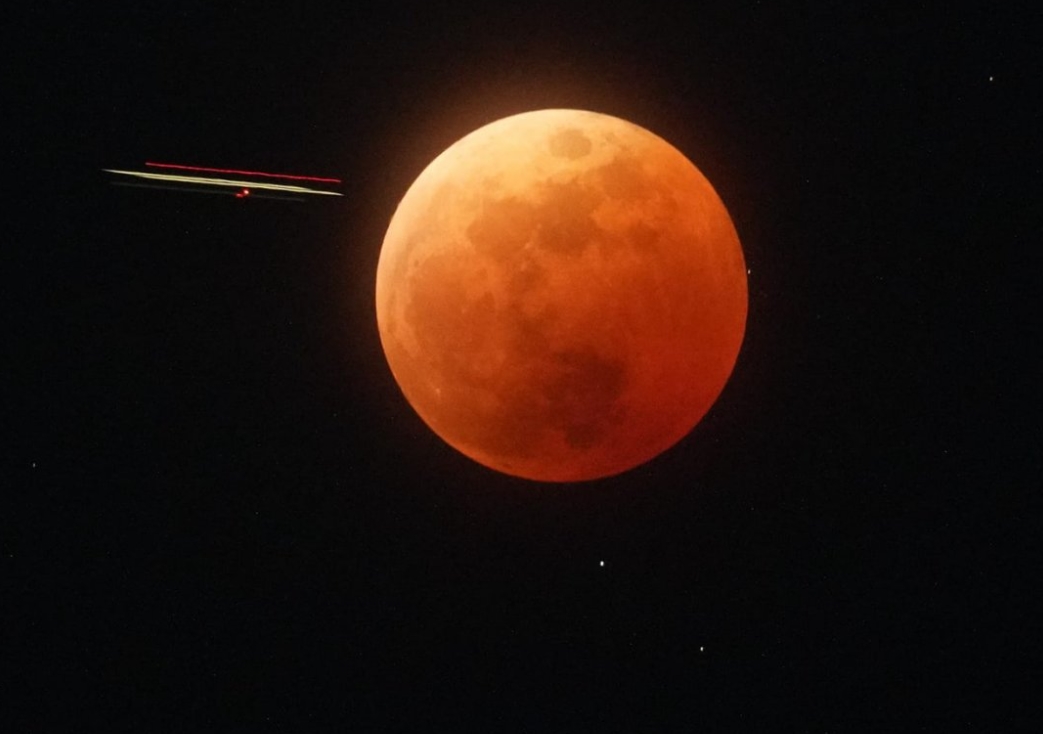 İşte dünyanın dört bir yanından Kanlı Ay Tutulması manzaraları: 2025'e kadar bir daha görmeyeceğiz 1